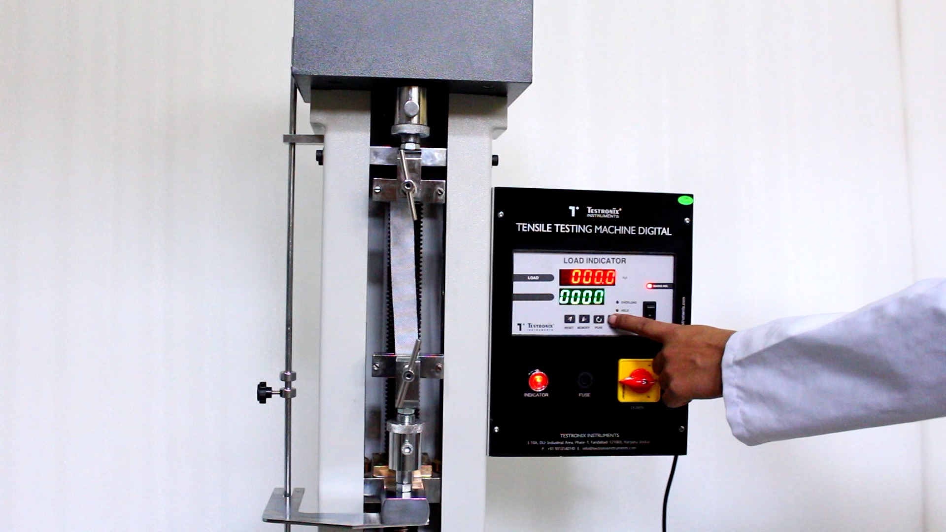 Tensile testing machine
