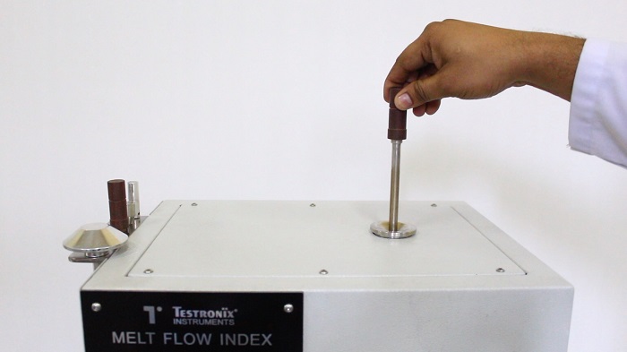 melt flow test on polymers